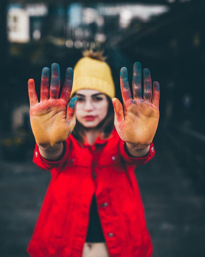 Colorful and Moody Lifestyle Portrait Photography by Ömer Çelik