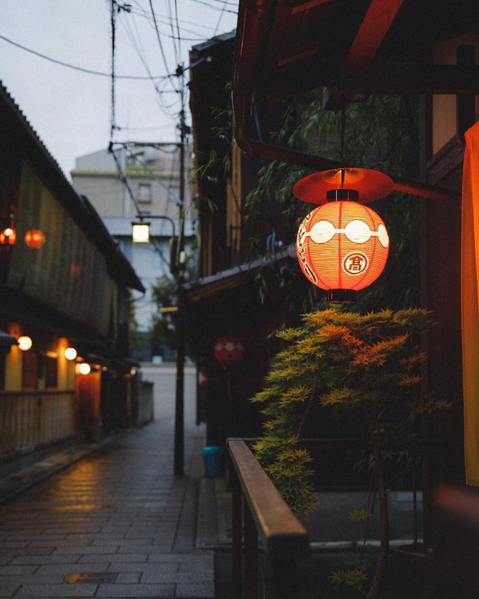 Stunning and Cinematic Street Photography in Japan by Hiro Goto
