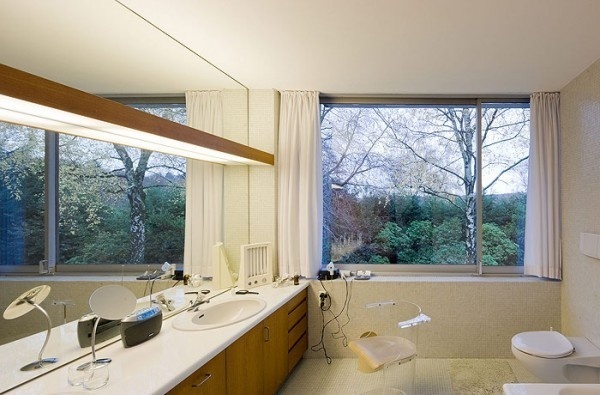 Image Spark dmciv #interiors #bathrooms #wood #architecture #neutra