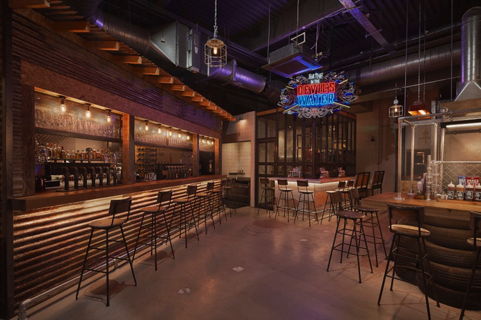 Red's True Barbecue: "theatrical" distinct experience