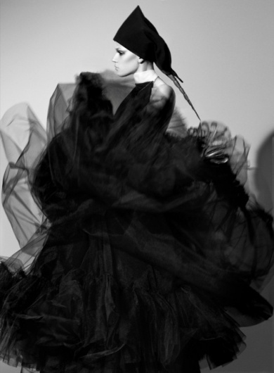 Sara Lindholm #white #black #photography #and #fashion