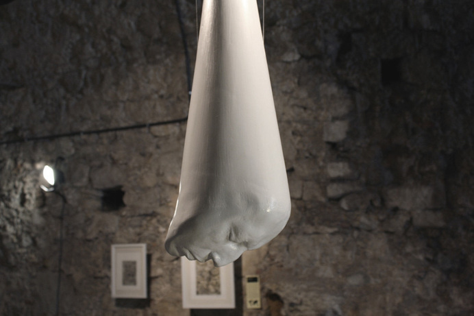 Con - OOSS #sculpture #white #visual #con #fall #serra #art #octavi #blank #dark