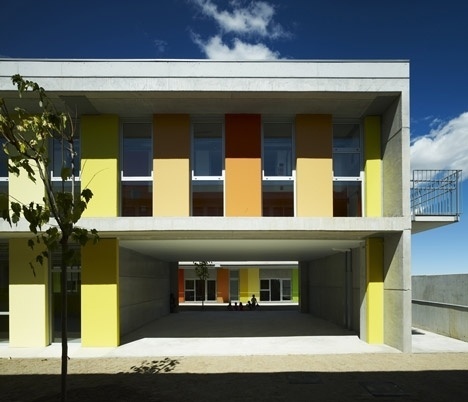 Dezeen » Blog Archive » Les Cabanyes by Arqtel Barcelona #architecture