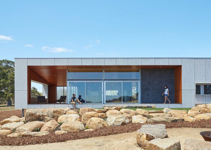 Paddock House by Archterra Enjoys an Idyllic Rural Location