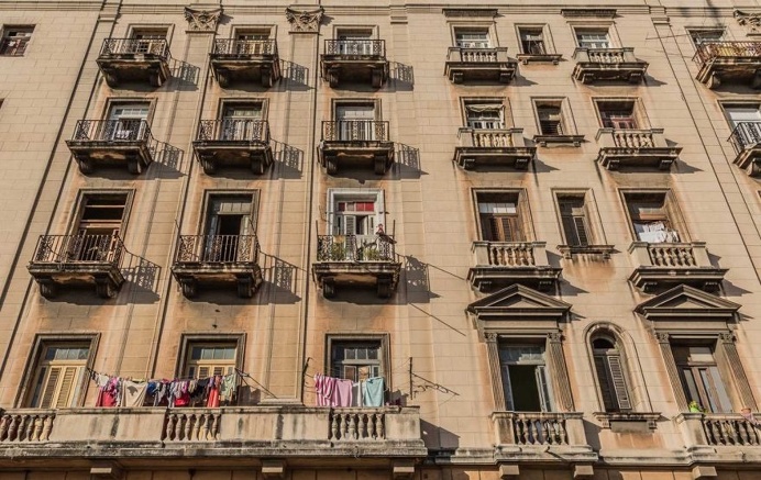 Paula Villa Captures The Beautiful Balconies of Havana, Cuba