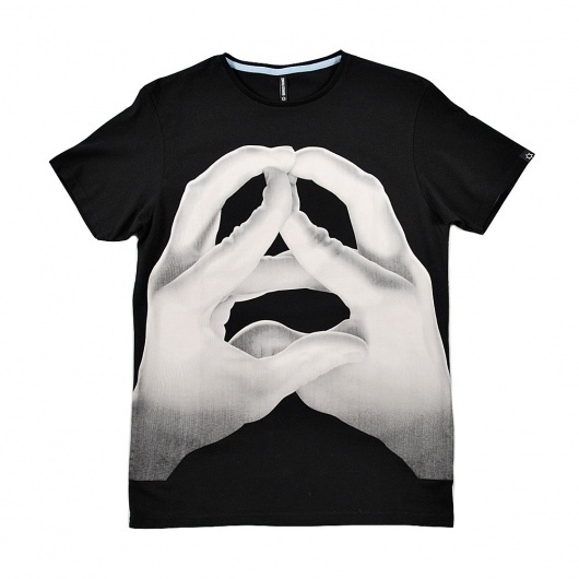 Jesse Auersolo Artist Series T-Shirt by Sixpack France. | LOOM. #auersolo #jesse #hands
