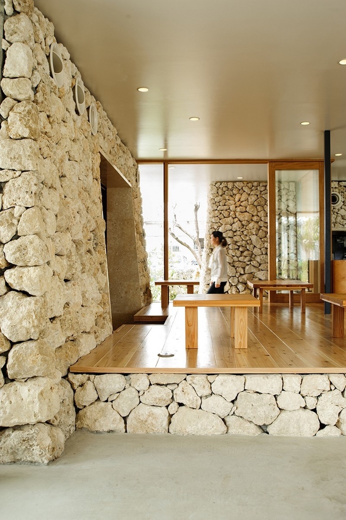 Itoman Gyomin Shokudo – A Restaurant Covered with Coral Limestone