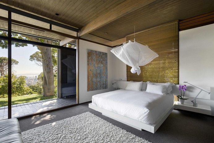 Cape Town House Encapsulating Panoramic City and Harbour Views 8