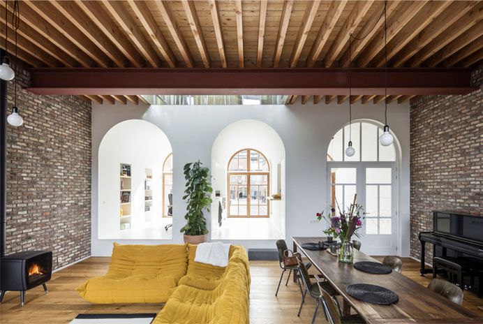 House Built Around a 19th-Century Facade - InteriorZine