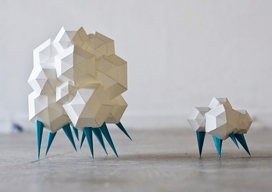 ːdːoːeːsː #polygon #sculpture #paper