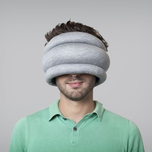 Ostrich Pillow agora podes dormir onde quiseres #ostrich #design #sleep #product #pillow #industrial #rest