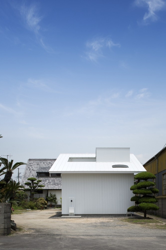 Courtyard of Kudamatsu by Container Design #minimalist #architecture #house #minimalism