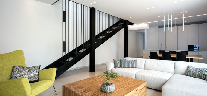Semi-Detached House from the 1950's Remodeled by Amitzi Architects - InteriorZine