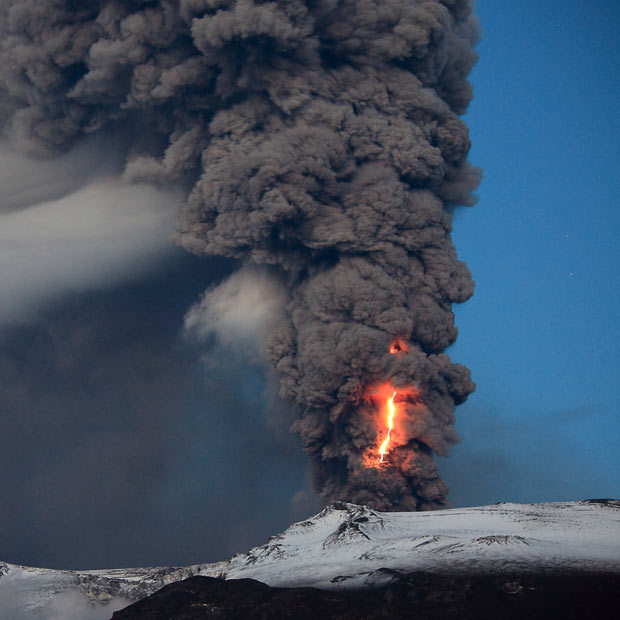 Iceland volcano erupting #volcano #erruption
