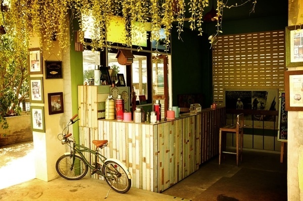 Graphic-ExchanGE - a selection of graphic projects #plants #bicycle #store #wood #photography
