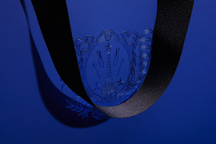 ambassade des arts blue packaging branding modern cool inspiration designblog www.mindsparklemag.com