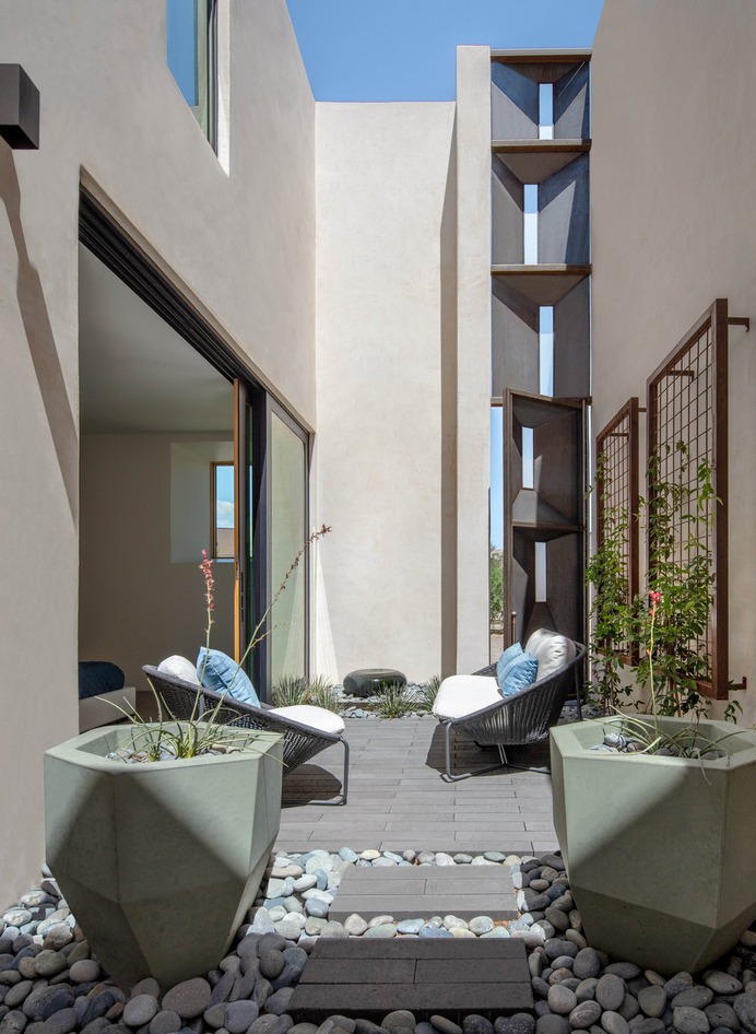 Casa Schneider by Ibarra Rosano Design Architects