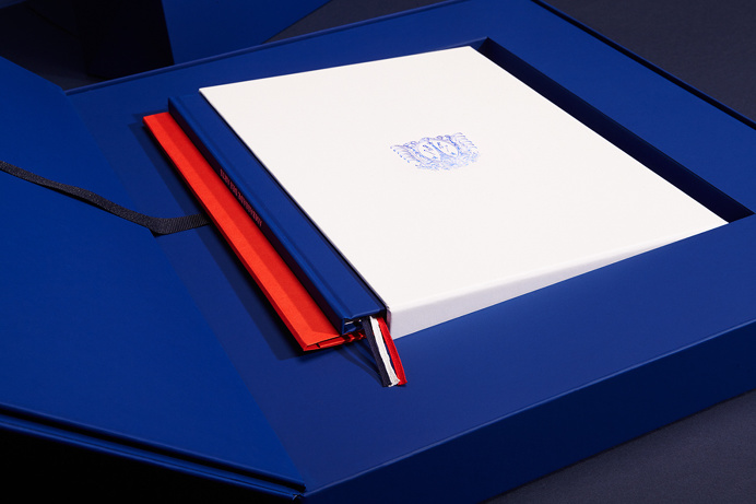 ambassade des arts blue packaging branding modern cool inspiration designblog www.mindsparklemag.com