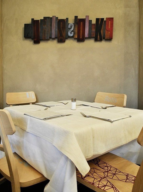 Artistic wall decor in Pizzeria #artistic #pizzeria #decor #restaurant #art #pizza #decoration