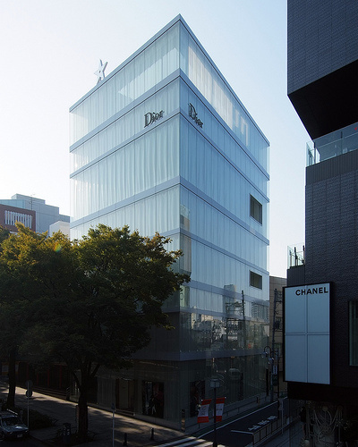 Image Spark Image tagged "sanaa", "tokyo", "architecture" dmciv #sanaa #glass #towers #tokyo #architecture #japan #facades