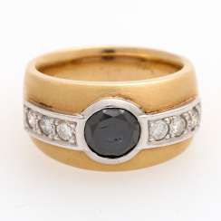 Ladies ring studded with a black diamond approx 1,0 ct