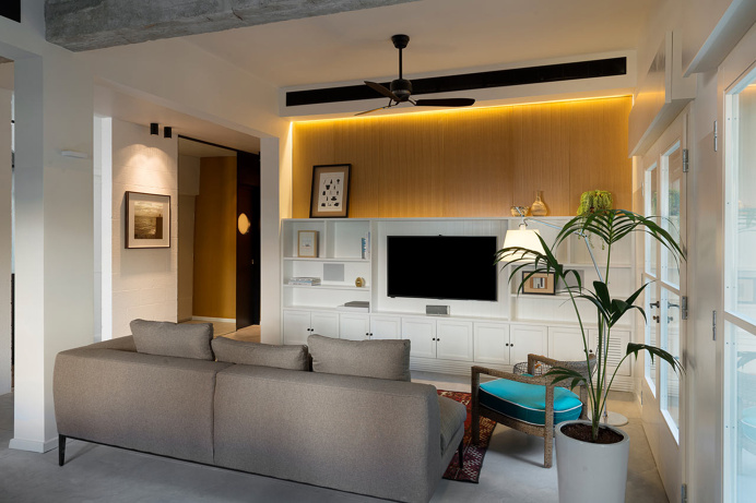 A BAUHAUS APARTMENT IN TEL AVIV GETS RENOVATED
