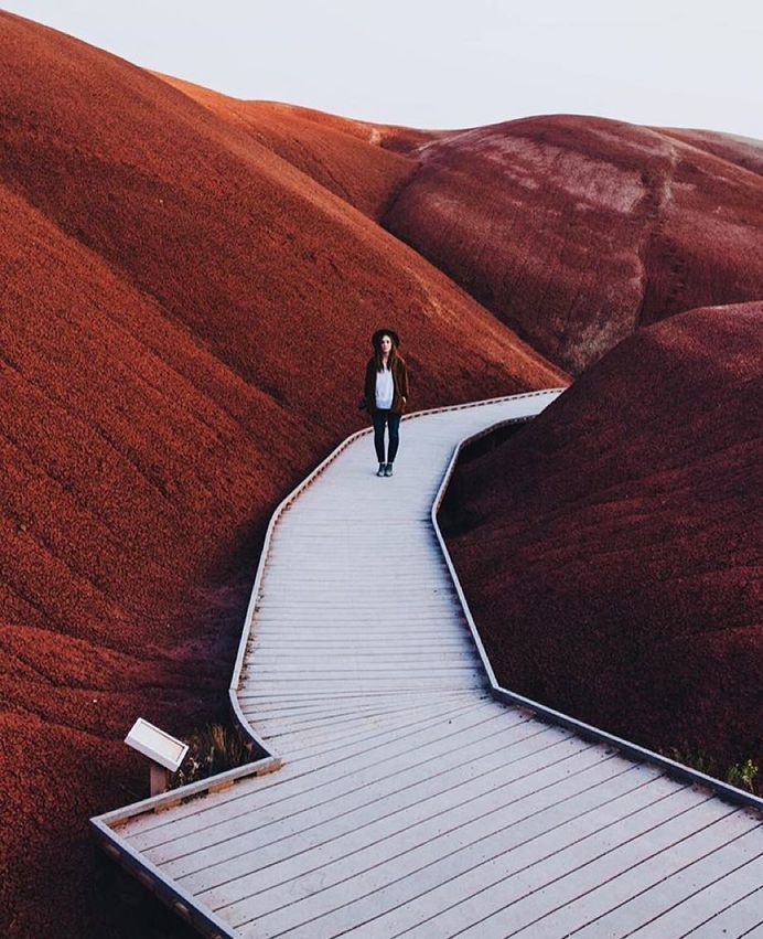 Dame Traveler @lizballmaier 📍Oregon 📸 by @monascherie