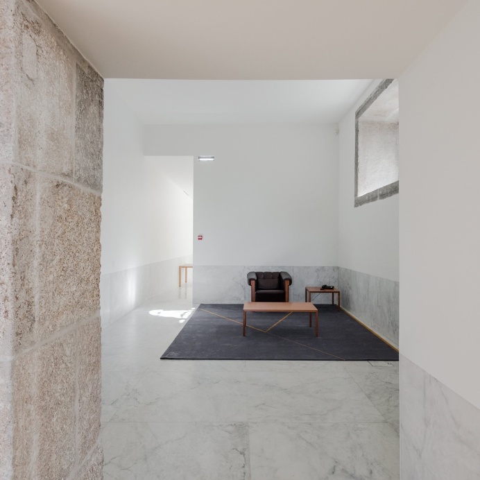 #Hall and #sittingarea with #marblefloor. #AbadePedrosaMuseum by #AlvaroSizaVieira and #EduardoSoutodeMoura. Photo by #JoaoMorgado.