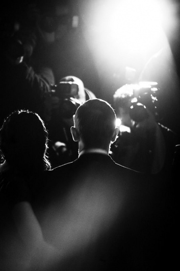Daniel-Craig-and-Satsuki-Mitchell-from-Behind.jpg 534×800 pixels #photography #white #black #and