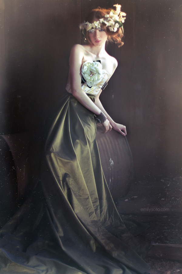 Irish Gypsy on Fashion Served #flower #pose
