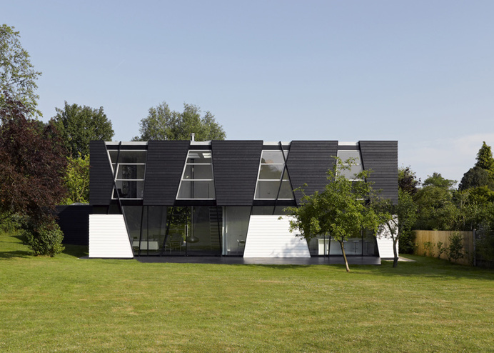 Daring Geometry: Black And White House in Kent Sliced Up Into Irregular Shapes #architecture