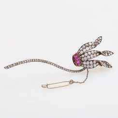 Remarkable brooch in a floral stylized Form