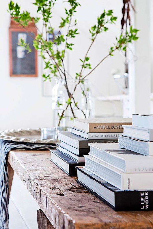 scandinavian white home books #interior #design #decor #deco #decoration