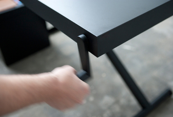 KiBiSi's Xtable is adjusted by hand crank #table