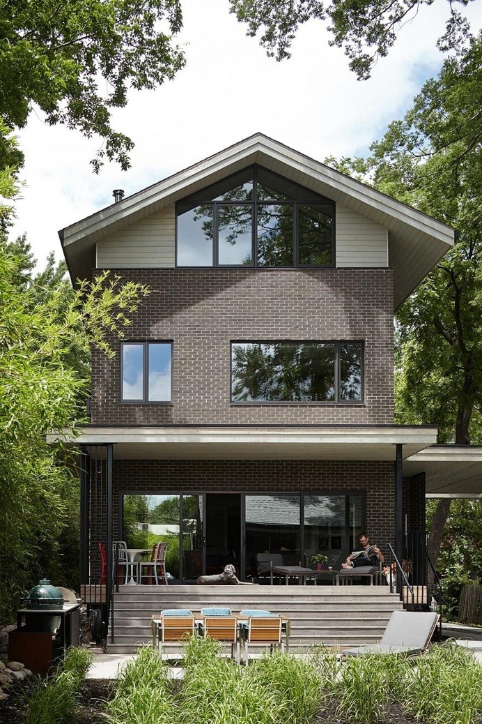 Show House is a Contemporary Take on a Traditional Building Form 2