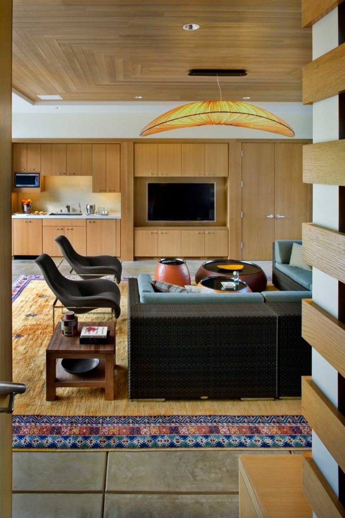Sonoma Pool House: A Family's Playground by Zumaooh
