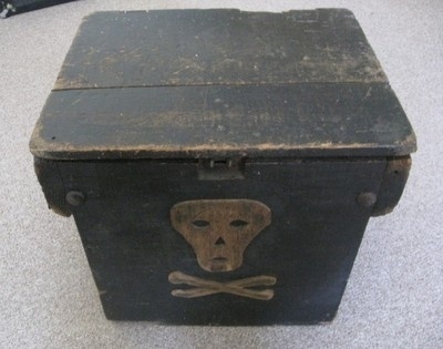 Folk-Primitive-Vintage-Art-Objects / 19th Century Skull & Crossbones Wooden Box #skull #primitive #box