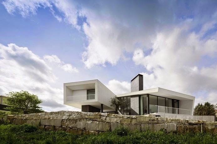 Vidigal House by Contaminar Architects #interior #design #architecture