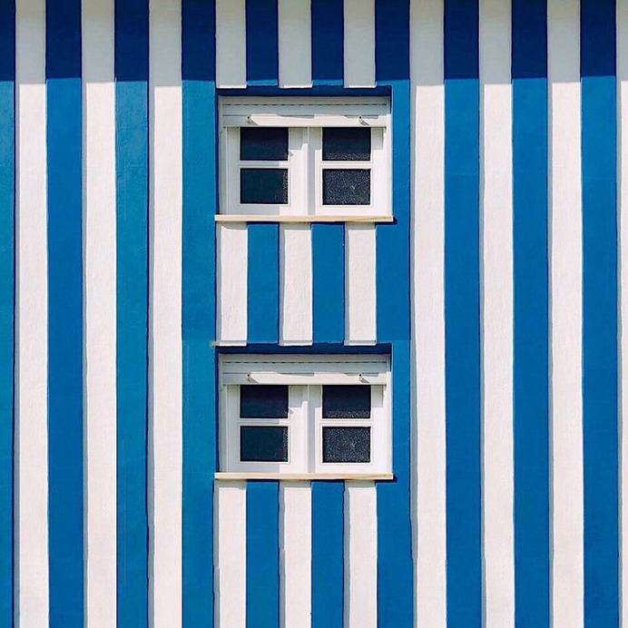 Minimalist and Colorful iPhone Street Photography by Luisa Berger
