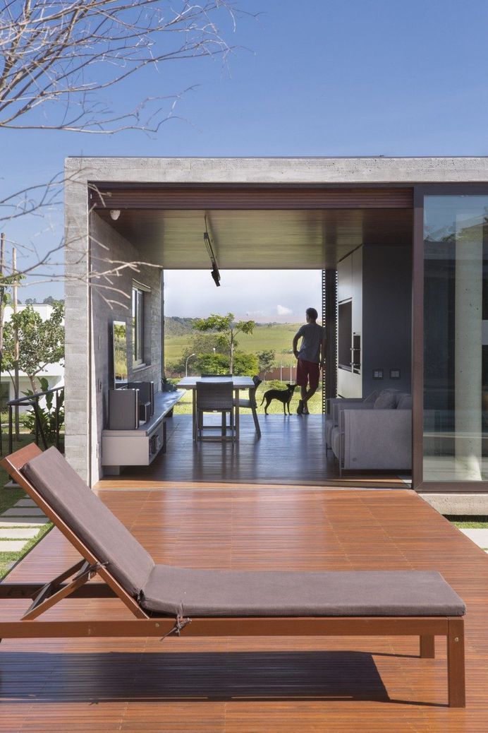 One Level Concrete House Providing Spaces for Leisure and Socializing 5