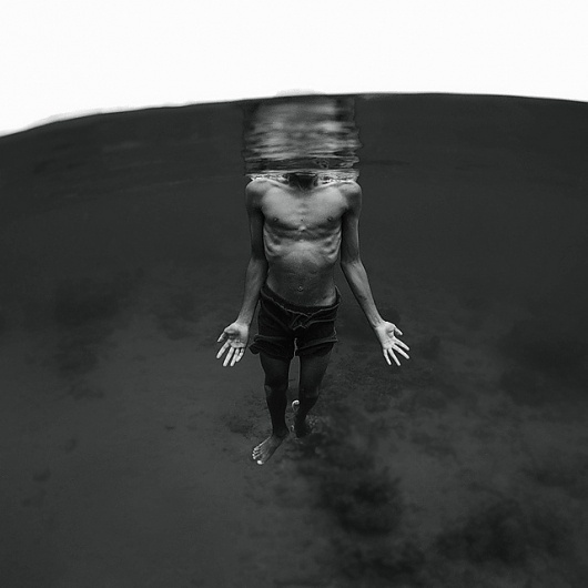Hengki Koentjoro — Svärta #boy #photography #underwater
