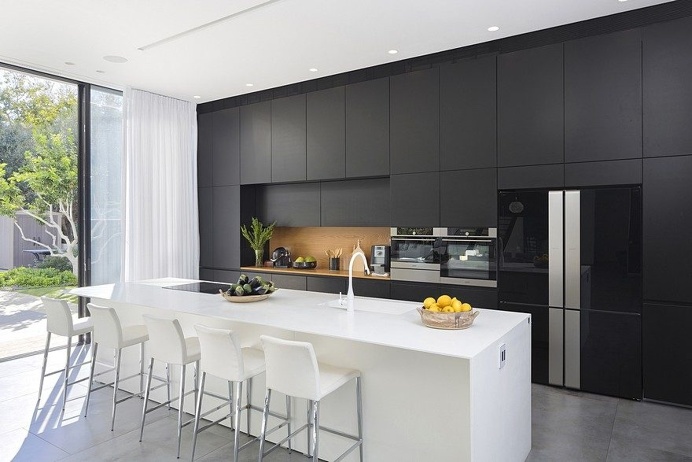 L-Shaped Home Organized Around a Central Steel Staircase 8