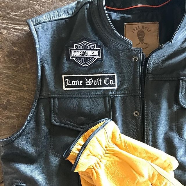 Lone Wolf Co. 🐺 Leather Club Vests. Ventas Whatsapp: 3146159148 #chalecodecuero #leathervest #clubvest