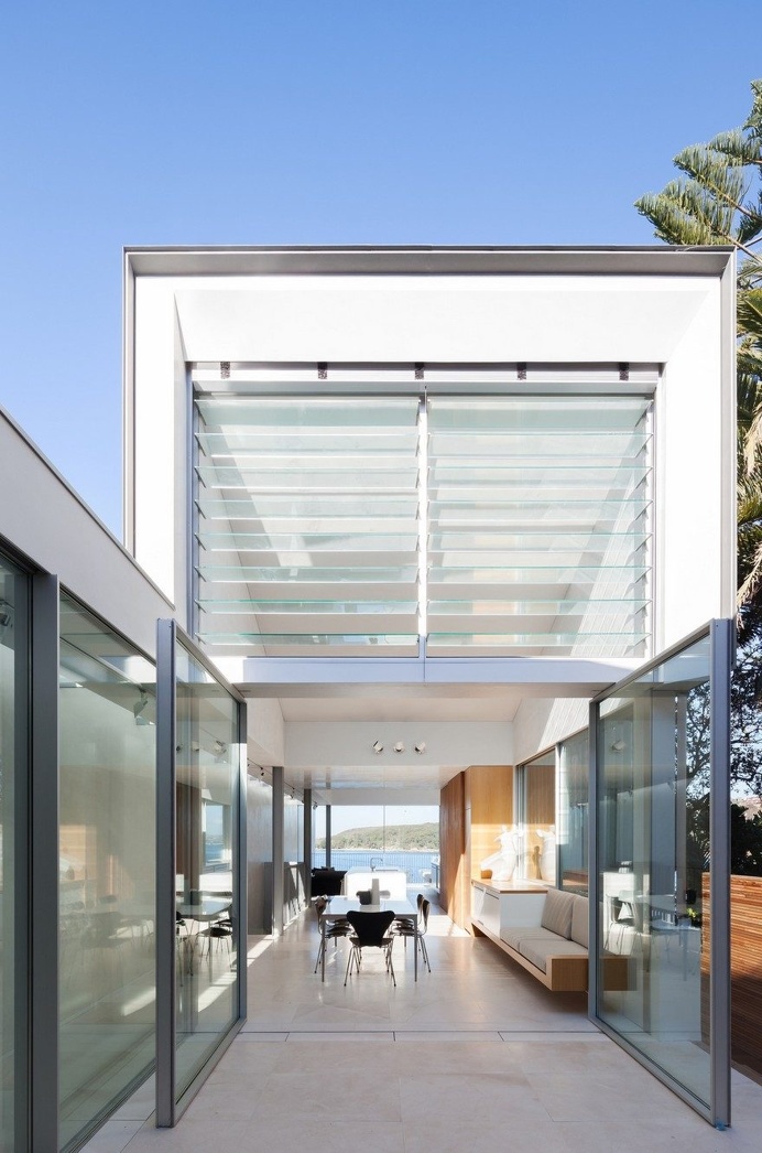 Narrow Beach House in Sydney by Marston Architects 1