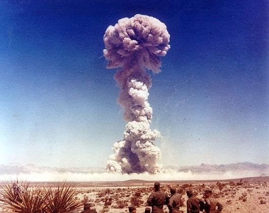File:Buster-Jangle shot with personnel.jpg - Wikipedia, the free encyclopedia #mushroom #cloud #jangle #nuclear #buster