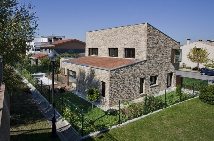 Traditional Family House Made of Sandstone: Project DG in Spain #spain #architecture