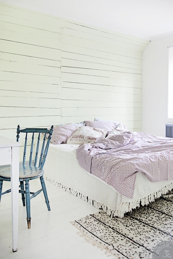Méchant Design #interior #chair #bedroom #white