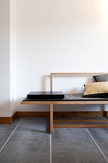 emmas designblogg - design and style from a scandinavian perspective #interior #grey #bench