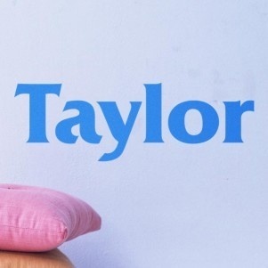 A simple custom name wall decal that would work in a boy's room or a girl's room. Great for a nursery. From http://cozywallart.com #DIY