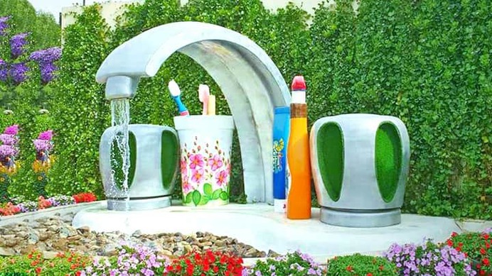 Dubai Miracle Garden has a huge Wash Basin Fountain. The wash basin also has toothpaste and tooth brushes as well.